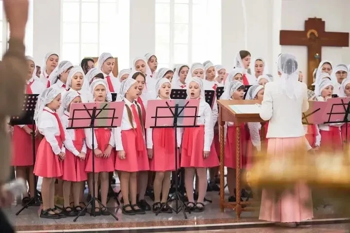 Христос Воскресе! 🌞🙏  Дорогие братья и сестры, со светлым праздником Воскресения Христова вас поздра