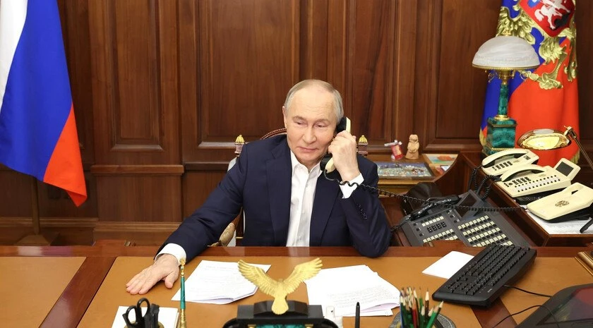Владимир Путин и Дональд Трамп провели телефонный разговор.

Он продлился 55 минут

Лидеры обсудили 