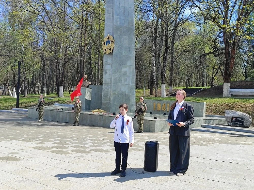 Митинг - важная часть любой памятной даты. Это дело, собирающее людей в маленьком событии, пронизанн