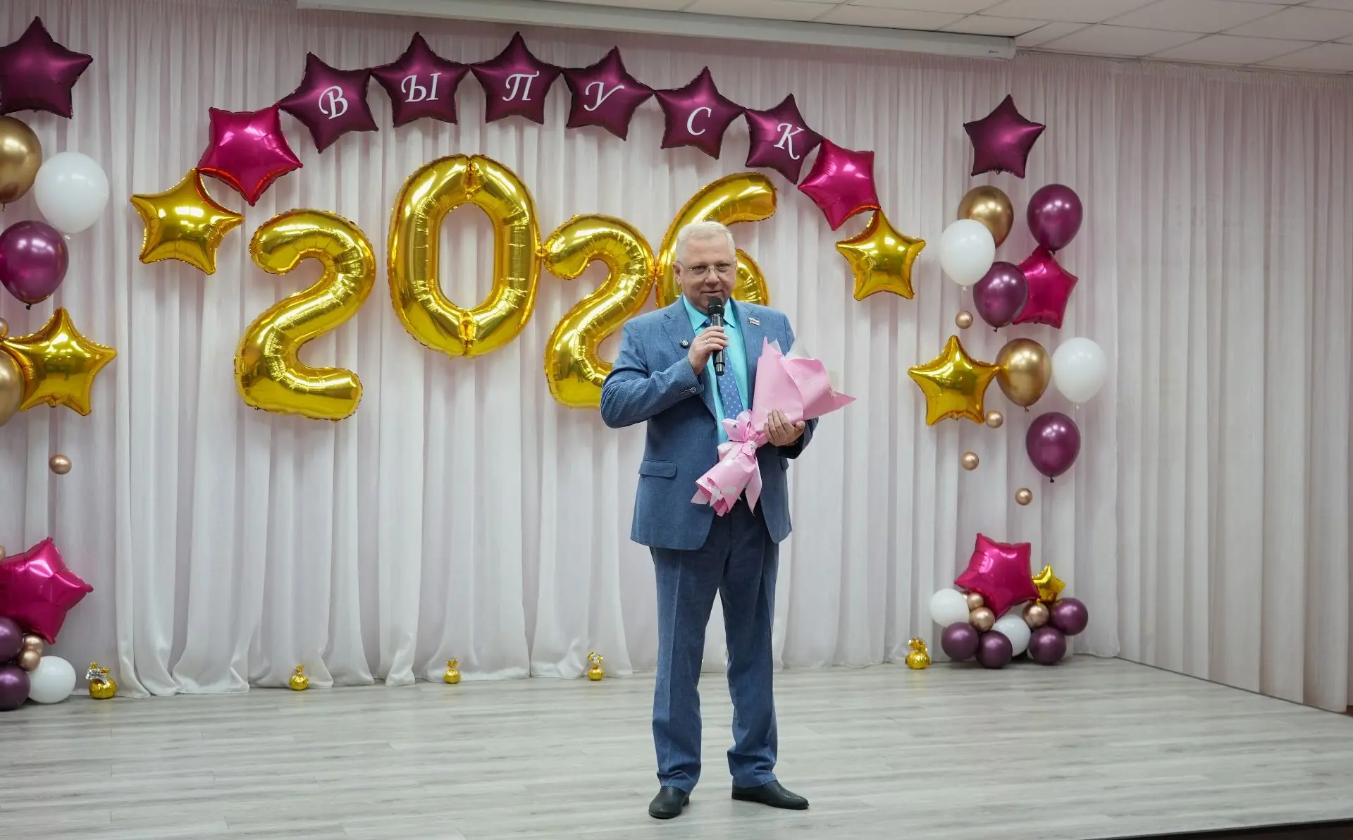 🔔✨Последний звонок – 2026 ⁣ Праздничные линейки, букеты цветов, нарядные ленты выпускников и трогате