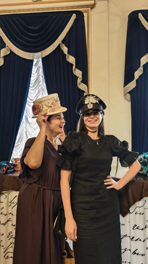 Пока антракт решила немножко фотографий и впечатлений выложить о нашей премьере - театр...