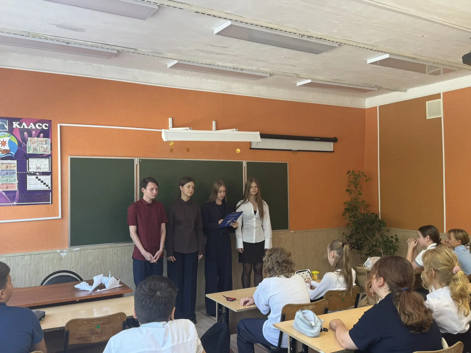 Сегодня, в День солидарности в борьбе с терроризмом 🙏, ученики 9 класса провели для 6А...