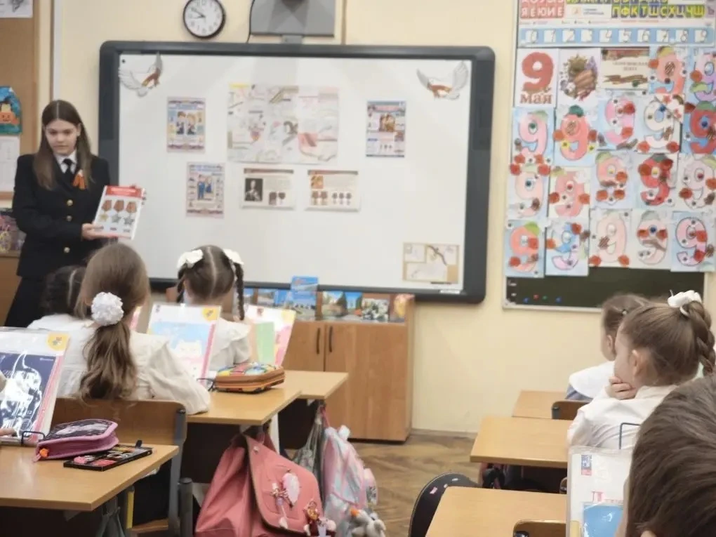 🎗️ Подготовка ко Дню Победы в 1 «А» классе  В преддверии Дня Победы ученики 1 «А» класса приняли уча