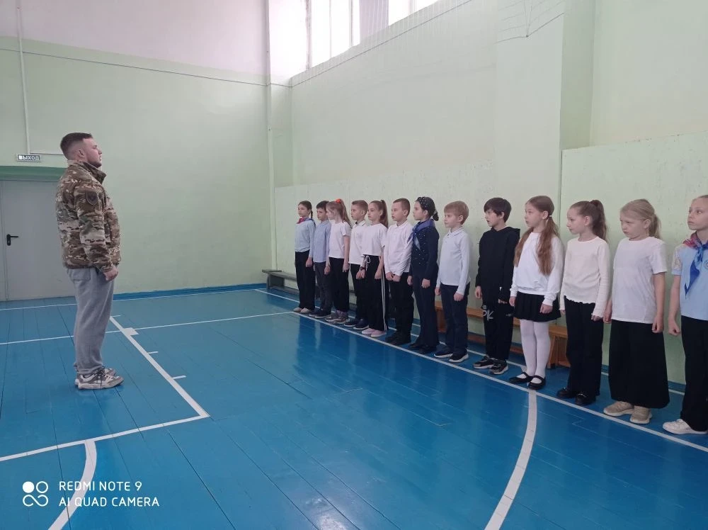 🌟🎉 В нашей школе продолжается захватывающая подготовка к военно-спортивной игре "Зарница 2.0"! 💪🏽⚔️ 