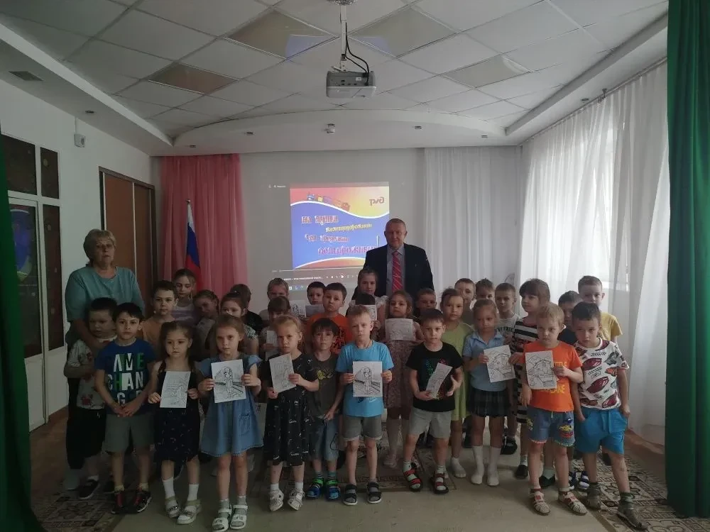 В нашем детском саду прошло тематическое мероприятие, посвящённое железнодорожной безоп...
