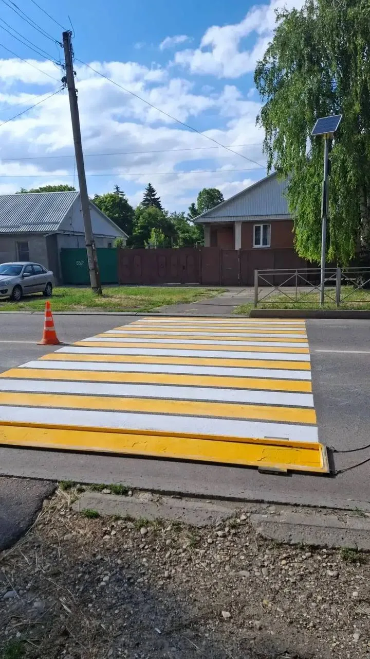 Продолжается работа по повышению безопасности на дорогах: 

На одной из основных улиц нашего города 