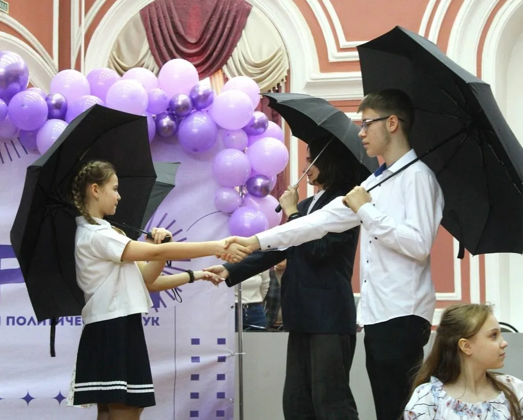 👫🔔"ДОБРЫЕ ДЕТИ МИРА" В ДЕЙСТВИИ🔔👫  2 марта учащиеся нашей школы, члены волонтерского отряда "Добрые 