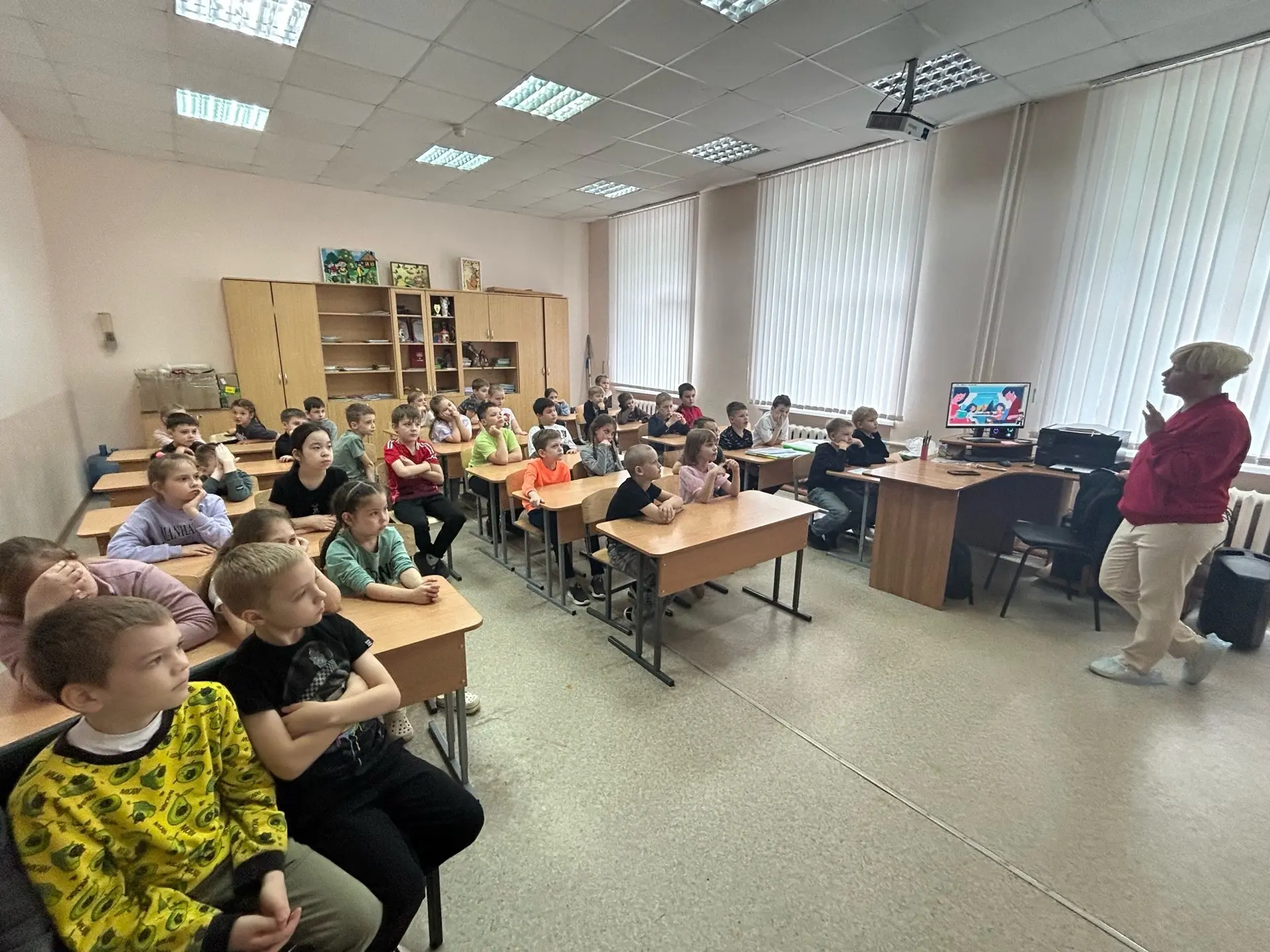 Сегодня в школьном лагере для ребят 1–2 классов прошло занятие о безопасности на железн...