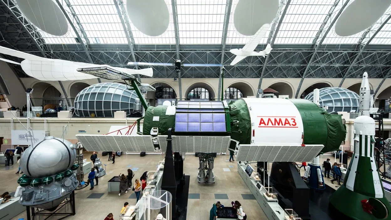Бесплатная экскурсия в Центре «Космонавтика и авиация» 🚀