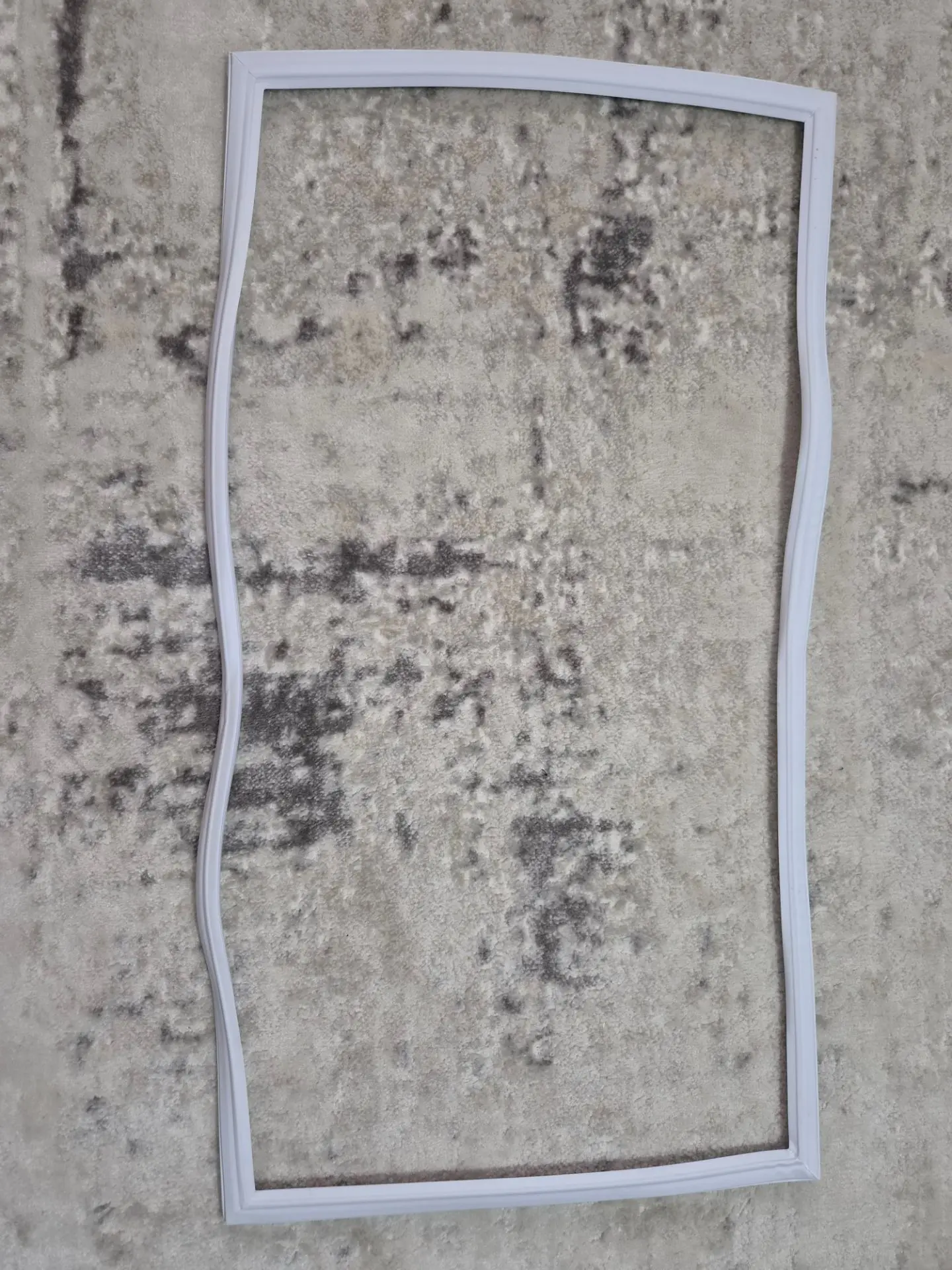 Продам новый уплотнитель на холодильник Орск 121. Размер 105×57. Крепление-паз(ласточки...
