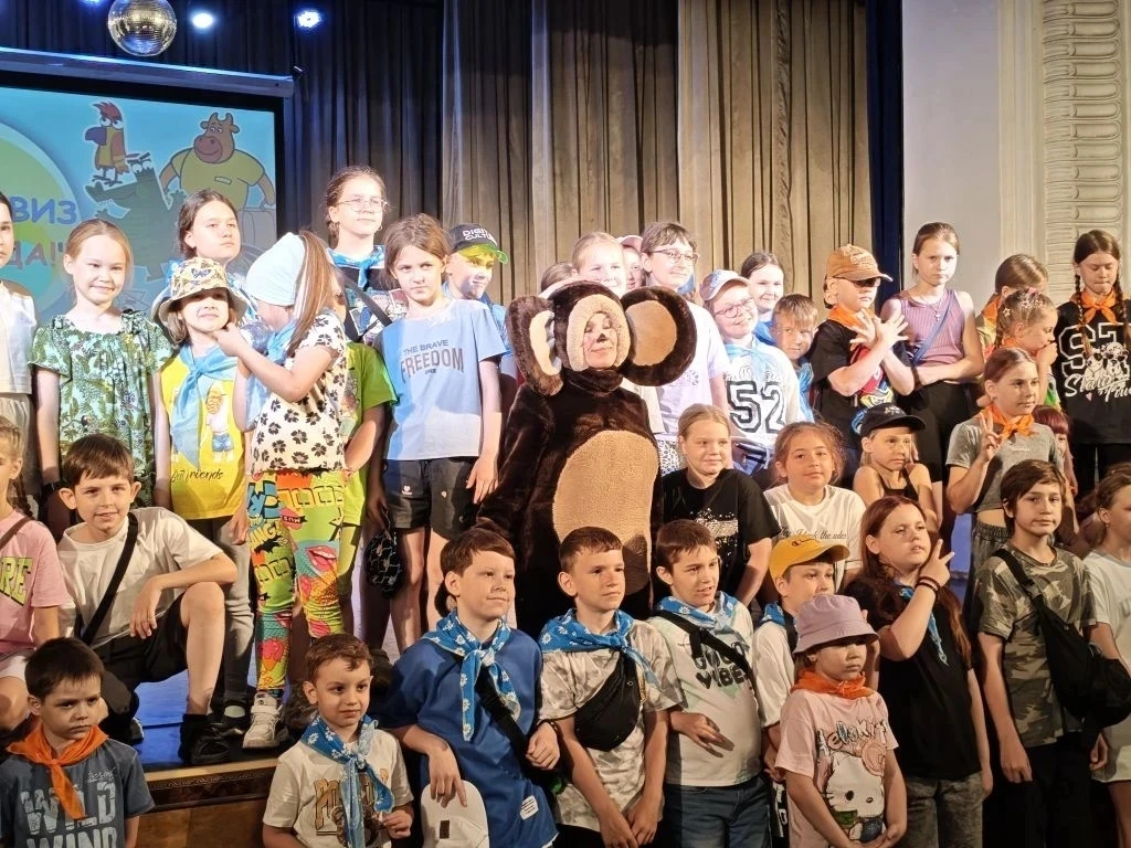 Сибирские будни или Чебурашка, сурки и виртуальная реальность! 🐿️🎬

Дни в нашем школьном лагере — 