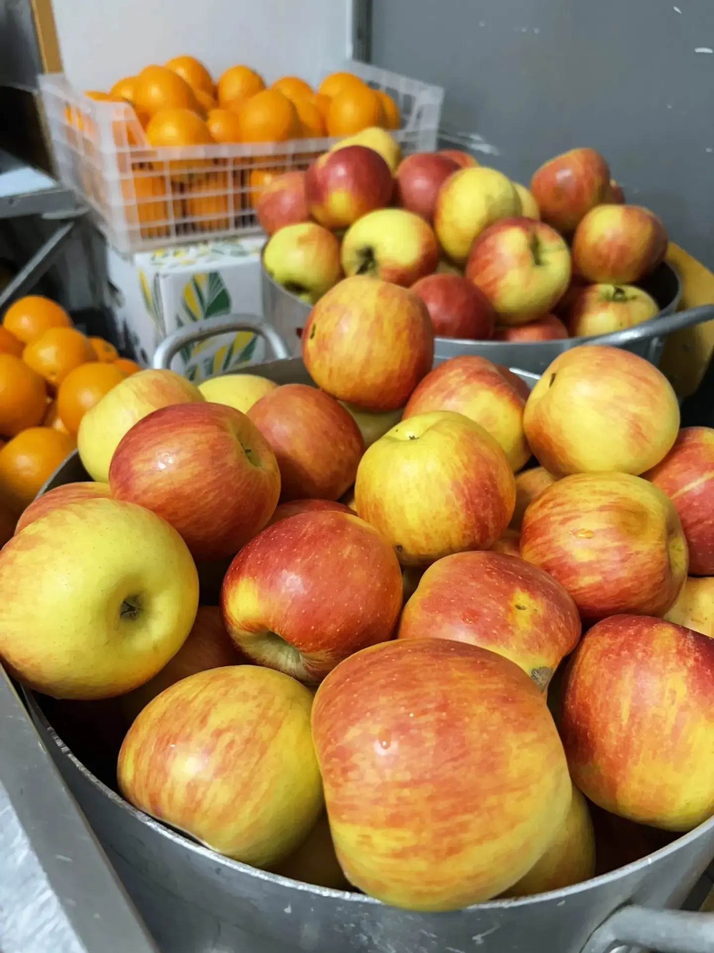 🍏 Витаминизация фруктами в столовой нашей гимназии!💪  Мы рады сообщить вам, что сегодня в нашей стол