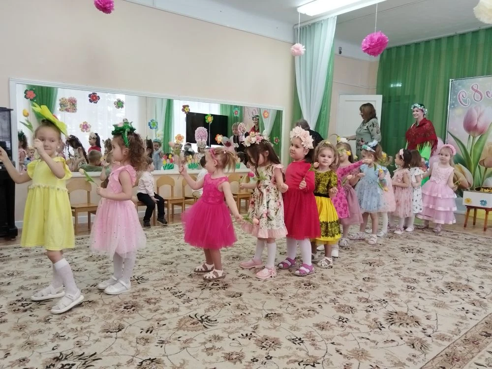 🌸 Дорогие мамочки и бабушки! 🌸  Сегодня мы в нашем детском саду отмечаем самый чудесный праздник – М
