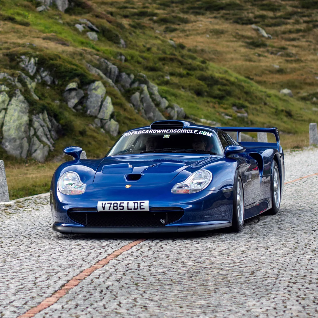 Настоящая редкость во вселенной "Porsche" - одни из всего двадцати построенных дорожных гиперкаров "