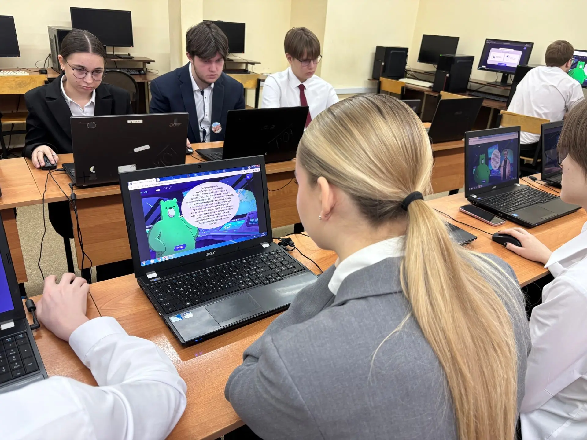 Обучающиеся 10 класса приняли участие в открытом уроке «Кибербезопасность в космосе» от компании «Ла