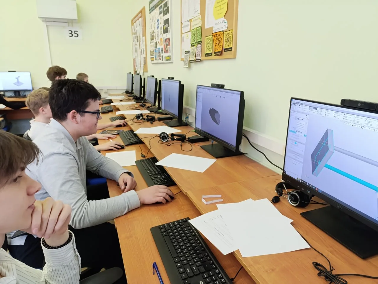 💻 ИТ-марафон: финал позади, а эмоции — всё ещё с нами!  На этой неделе учащиеся 7–9 классов ИТ-верти