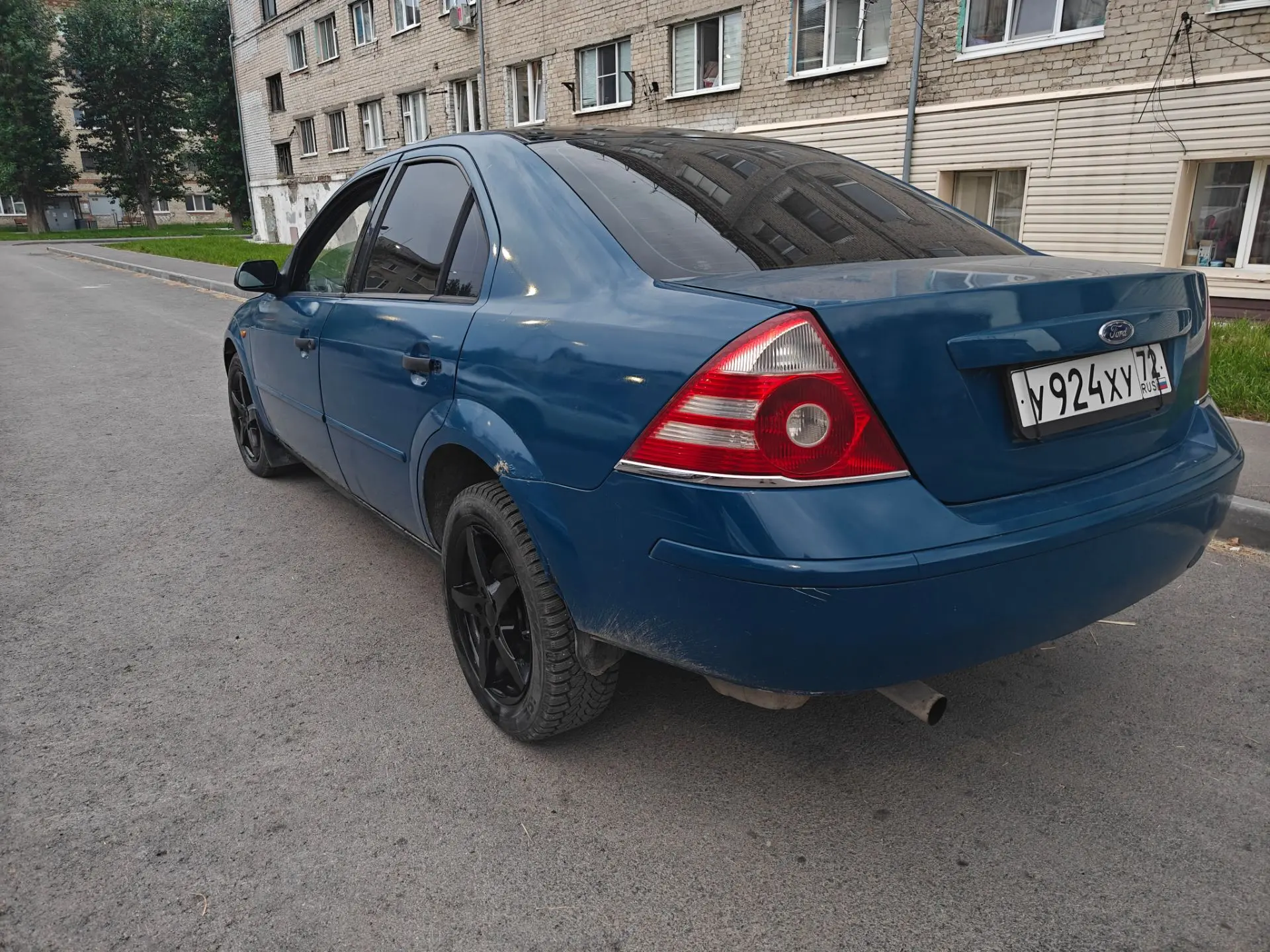 Продам:2001 г.в. 2,5л на механике. В целом авто на ходу. Цена 180. Тел.89136483614