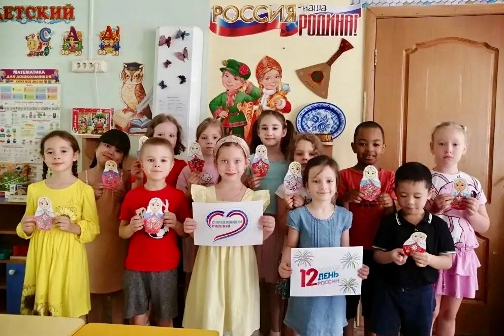 #ДеньРоссии
🇷🇺ДЕНЬ РОССИИ В ШКОЛЕ №2107🇷🇺

Несмотря на каникулы, наша школа широко отмечала День