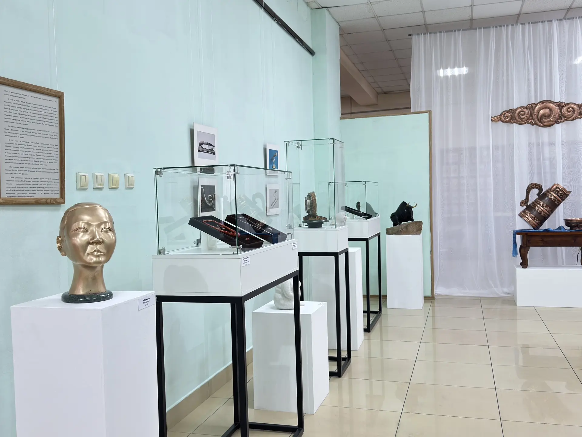 Подготовка выставки «Нютагтаа» Юрия Эрдынеева на финишной прямой ✨