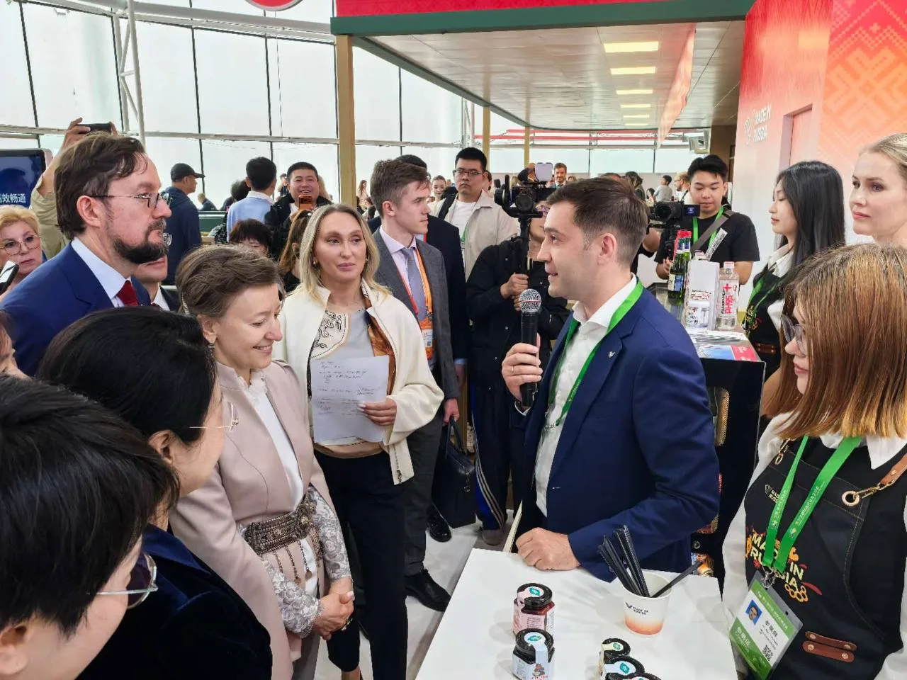 Продовольственные бренды Приангарья представили свою продукцию на ярмарке в Китае «Сдел...