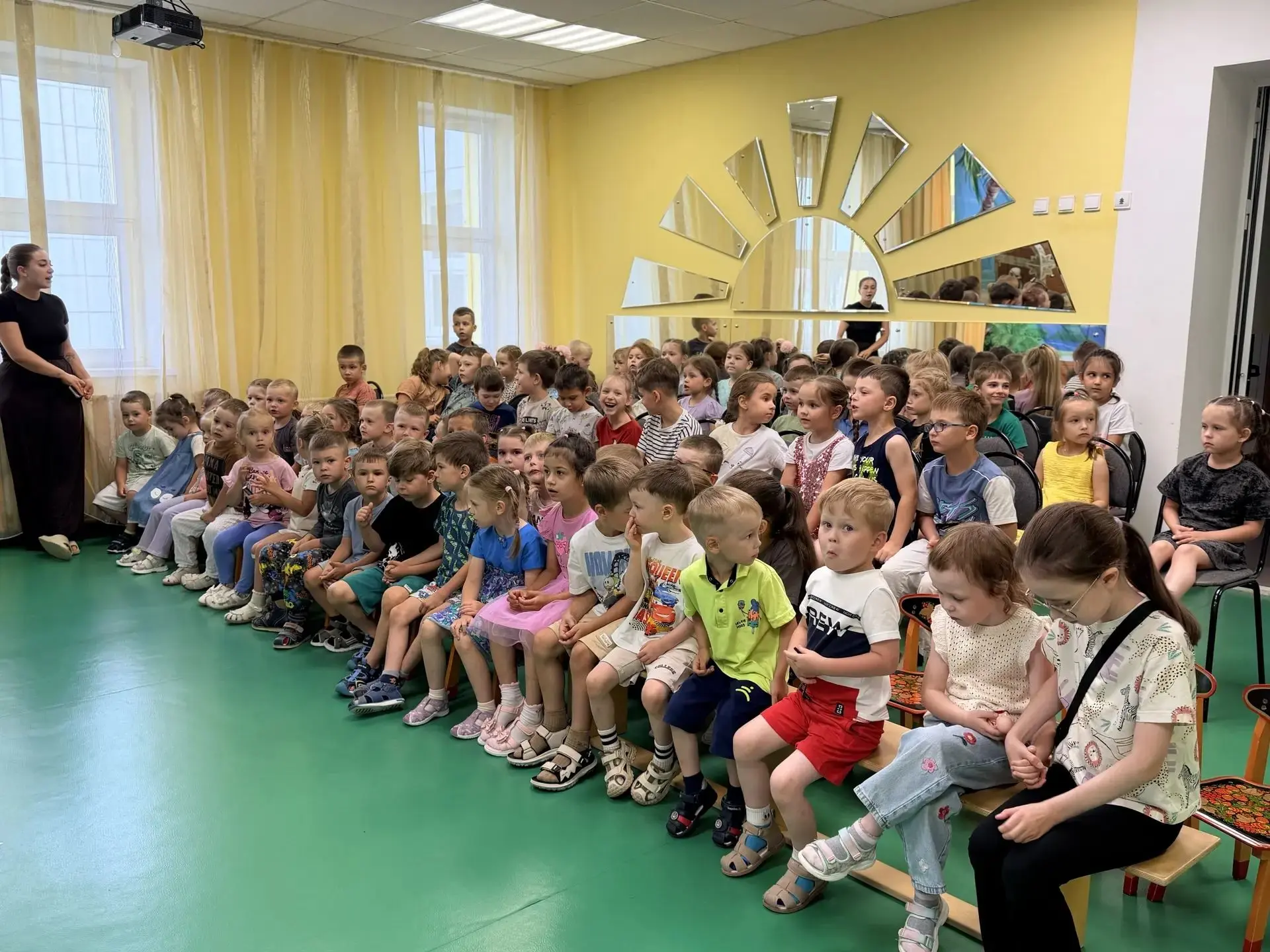 Вчерашний день был полон приключений и смеха, - ребят посетил театр кукол «Изумруд» с постановкой «О