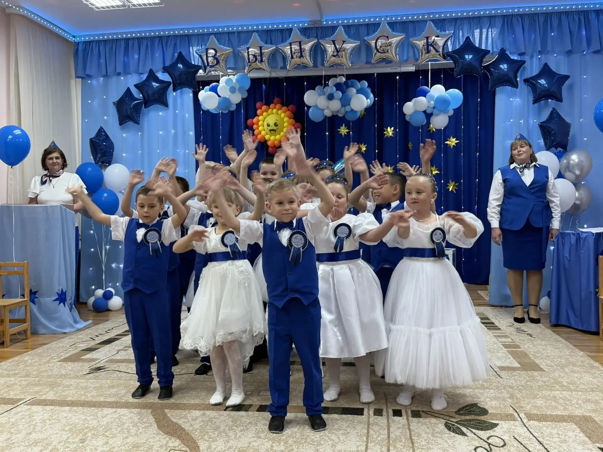 "Самолетик Детства" унес выпускников из "Ромашки" в страну Знаний!