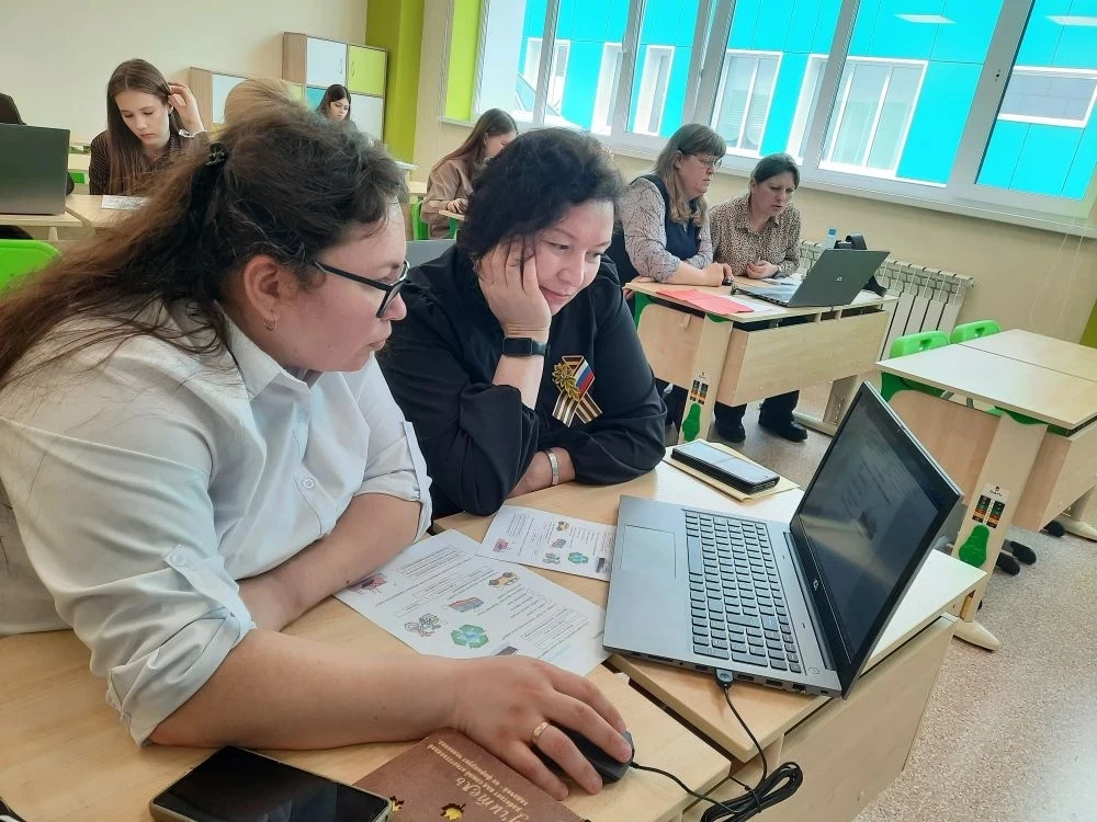 🏫 Сегодня, 28 апреля, наши учителя стали активными участниками городского фестиваля атмосферы сотруд