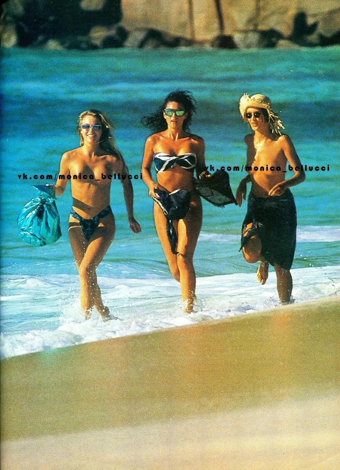 SPANISH ELLE MAGAZINE - August 1988
Моника в центре