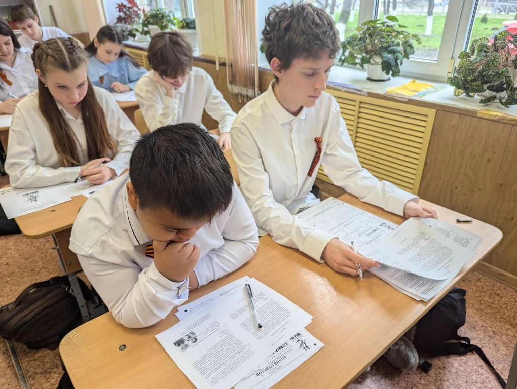 24 апреля учащиеся 9А, 9Б, 9В, 10, 11   классов приняли участие  в акции «Диктант Победы». 
«Диктант
