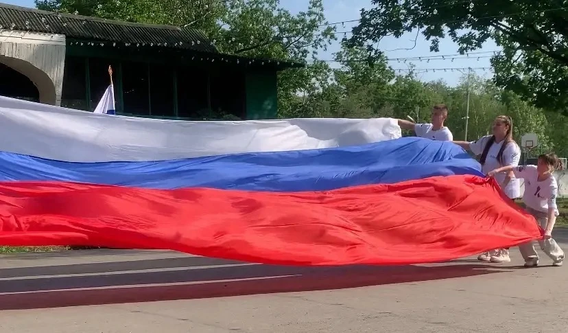 🇷🇺 День России в Олимпе!

12 июня наш лагерь окрасился в цвета государственного триколора. Мы масш