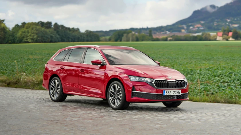 Skoda Octavia стала гибридом с расходом 4,3 литра на сотню