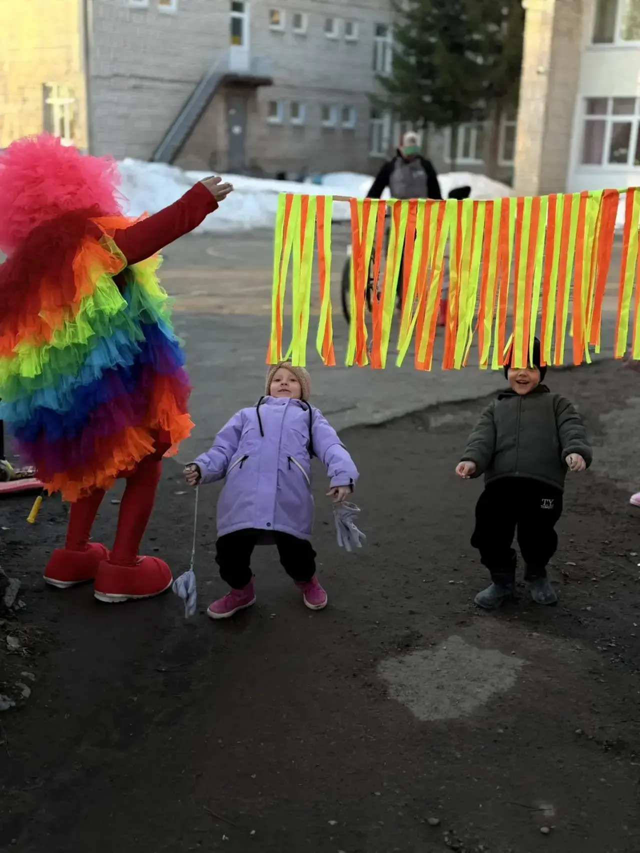 🎉 1 апреля в корпусе №4 — это вам не шутки!  Сегодняшнее утро в нашем детском саду началось по-насто