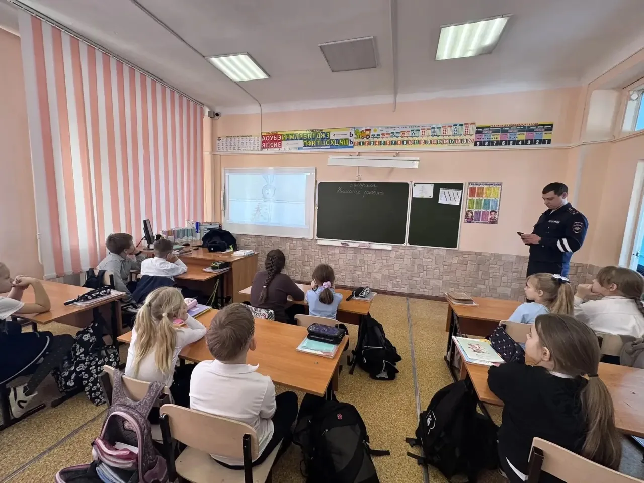 В Толмачевской школе №61 продолжается работа по профилактике детского дорожно-транспортного травмати