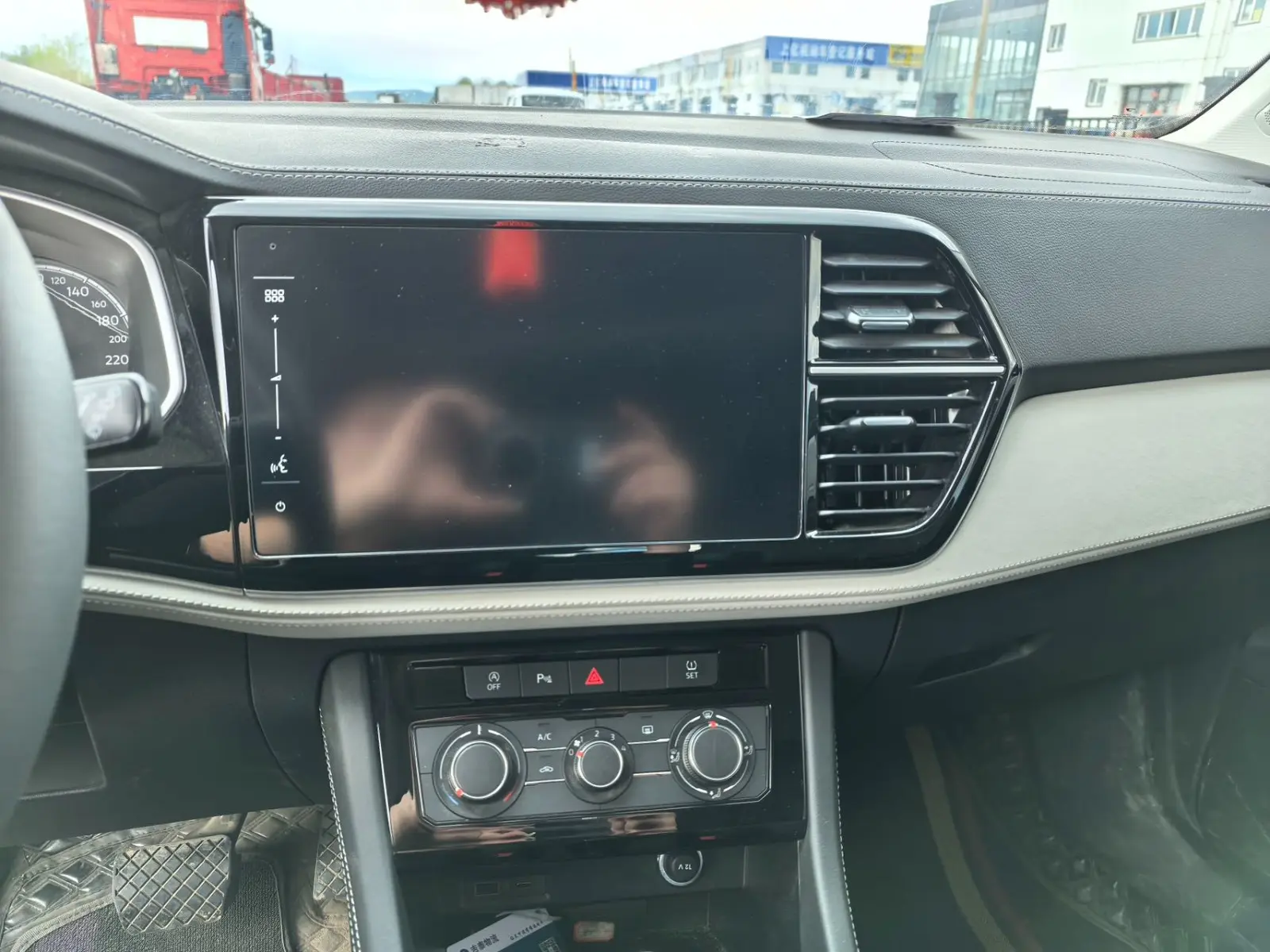 ‼️🚨В наличии в Китае:   🇨🇳Jetta VS5  — 2023/07, 1.5л., 2WD, АКПП  — Пробег: 18.000км. ✅Без окрасов  