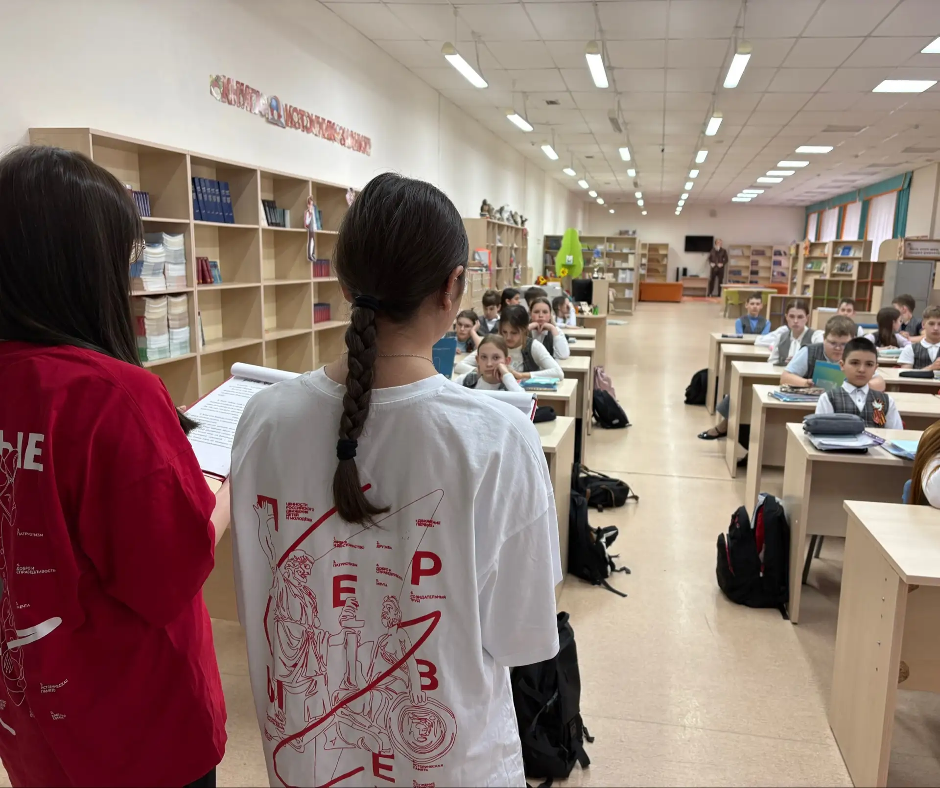 Нити единства🤝  Сегодня у ребят из 5 «Б» был по‑настоящему познавательный день! ✨  Активисты Движени