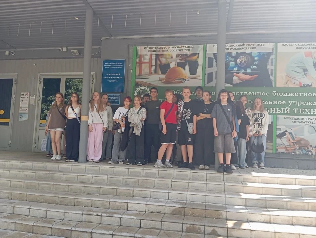 🌊СИМБИРСКИЙ БРИЗ🌊: Путешествие в мир профессий. 

🏫На днях наш старший отряд пришкольного лагеря 