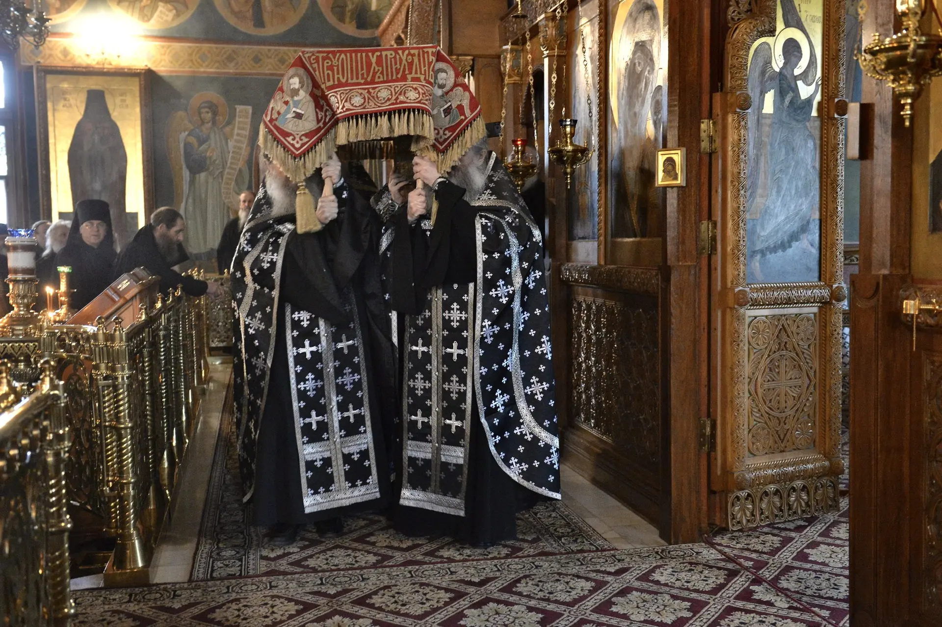 Чин погребения Плащаницы в Оптиной пустыни.  Фотоальбом: https://vk.ru/album-17454662_310563234