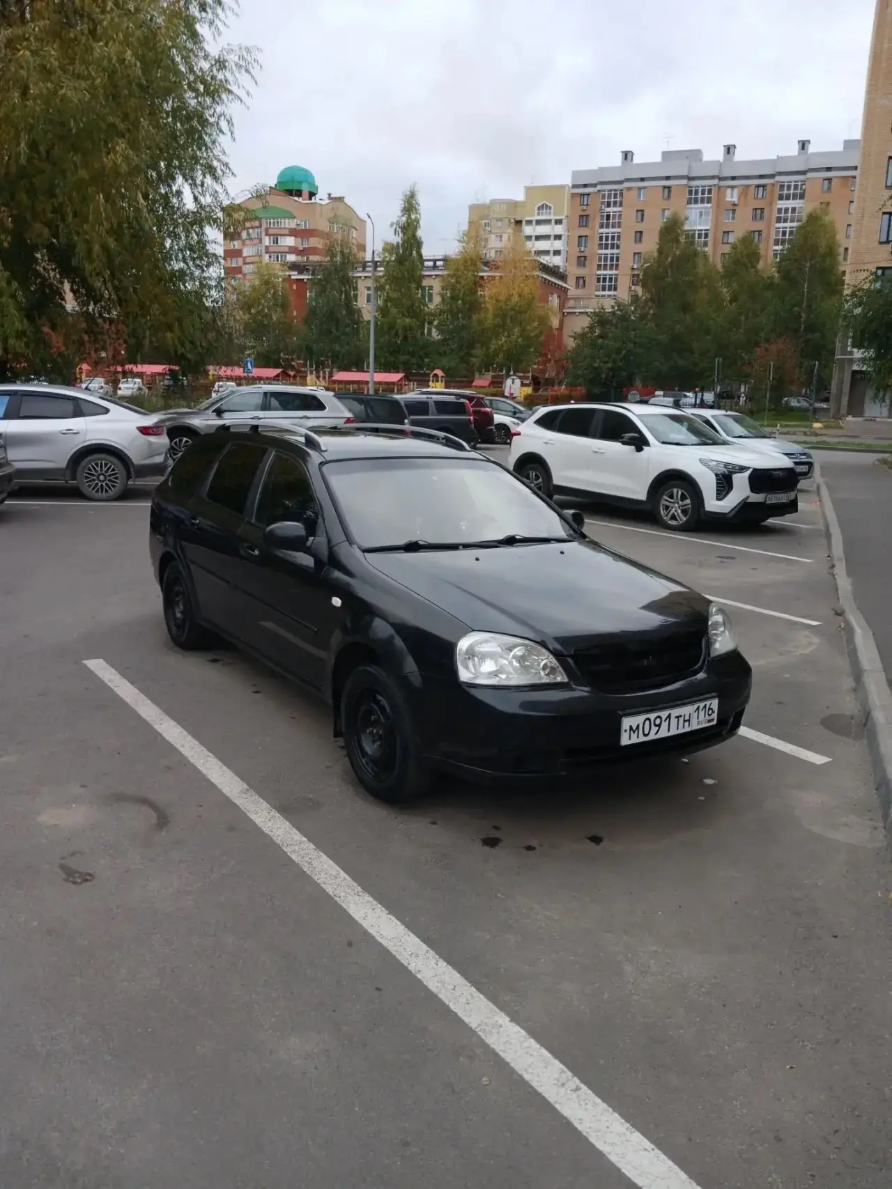 в отличном состоянии, стоит газ, зимняя резина на дисках. 2 ключа.