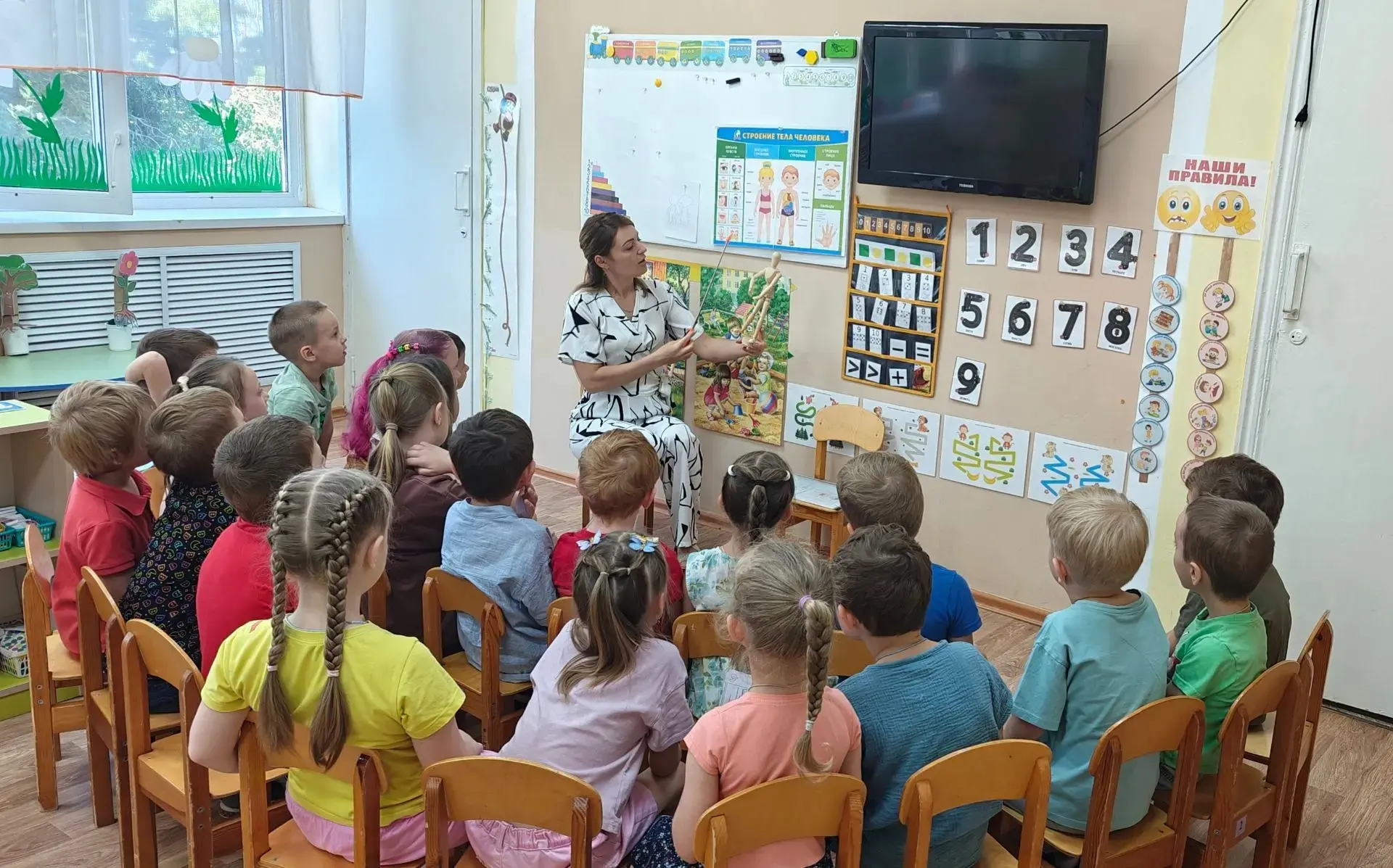 🧑‍⚕🩺Сегодня, в День медицинского работника, в средней группе "Непоседы", детей познакомили с базов
