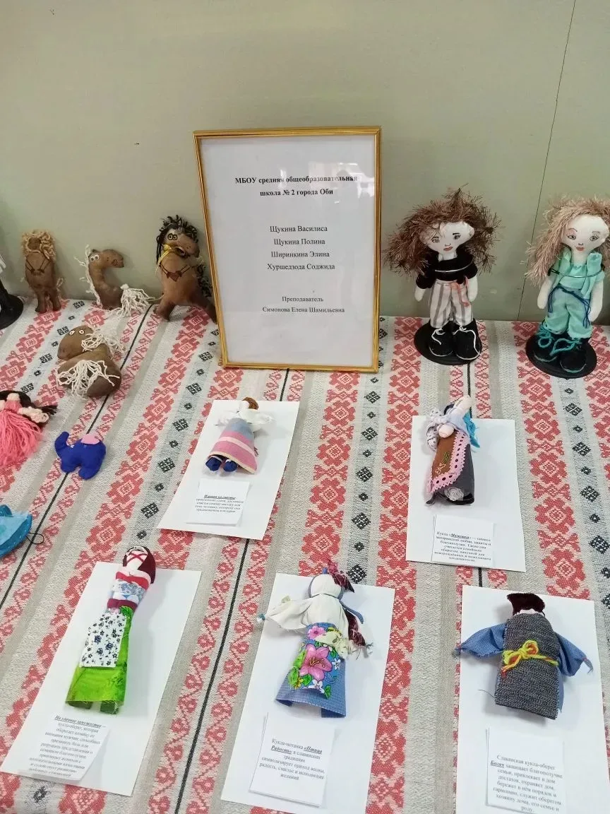 🧵🎨1-го марта наши замечательные ученицы — Щукина Василиса, Щукина Полина, Ширинкина Элина и Хуршедзо