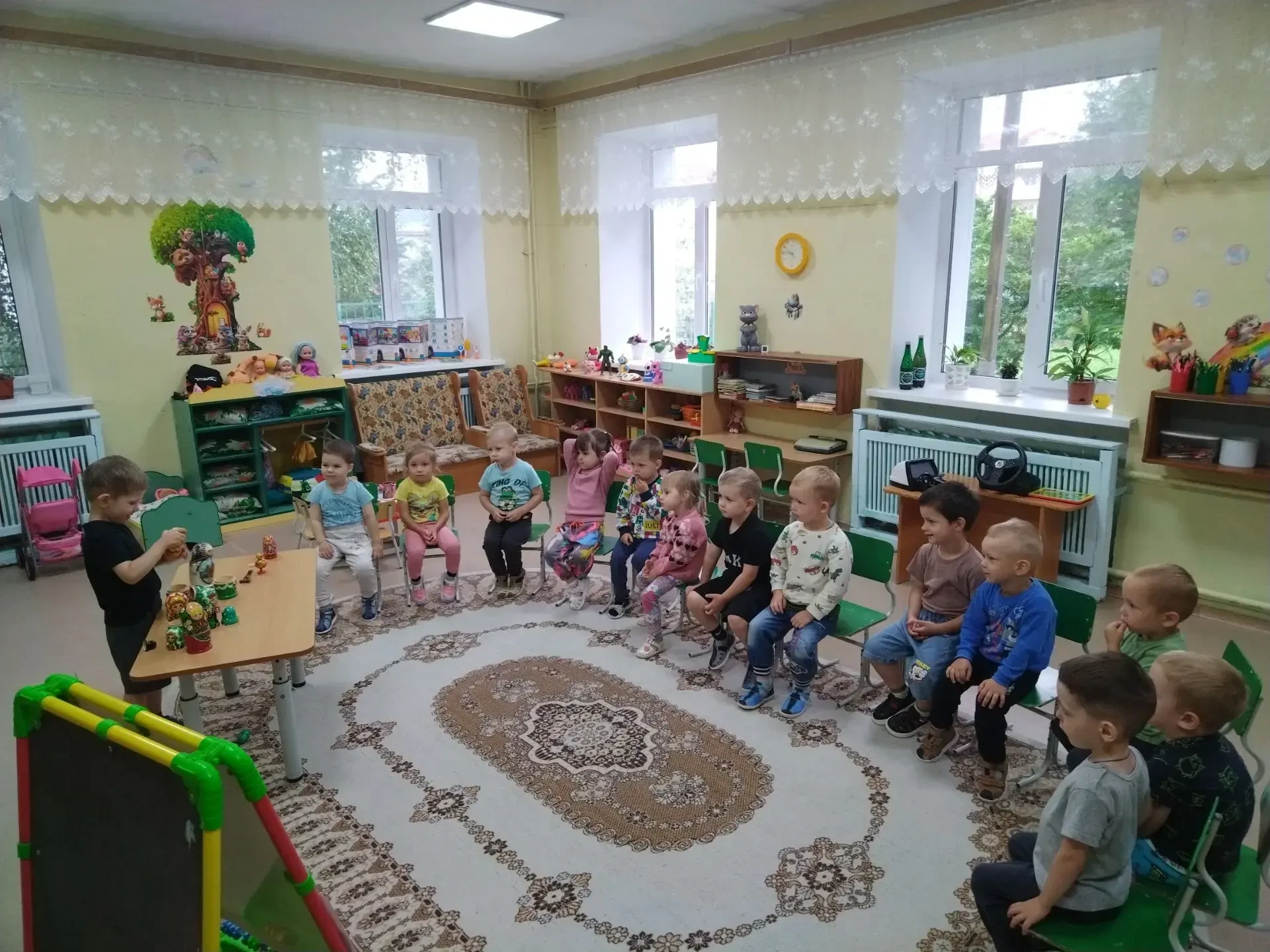 🎭Веселый "День фольклора" прошел в группе "Звёздочки"🤩Утренний круг начался с игры - Потешки "Здра