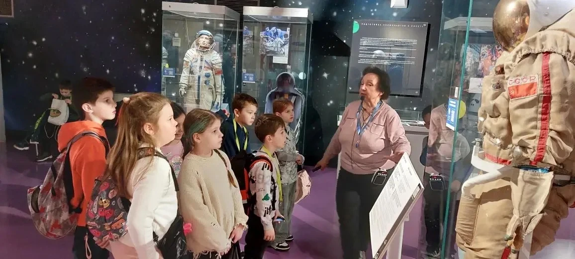 Звездное путешествие учеников 1 «В» класса! 🚀  🌌 Юные исследователи из 1 «В» класса отправились в за