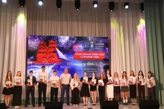 Вот они - гордость нашего округа! 👏🏼

🏅7 июля в школе №21 состоялся торжественный приём главы отл