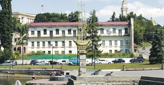Заброшенную старинную гостиницу в центре Липецка хотят омолодить, сохранив исторический...
