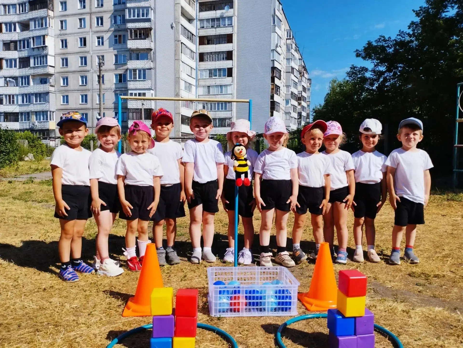 "В гостях у насекомых": в дошкольном корпусе прошло веселое спортивное приключение