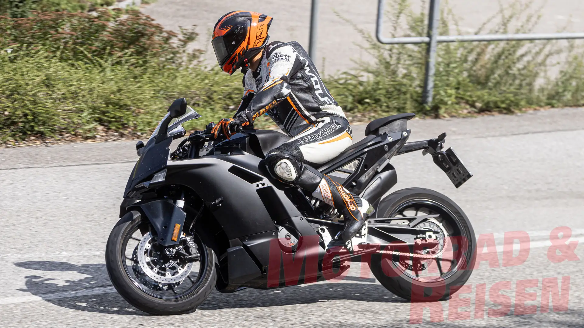 KTM может выпустить более доступный спортбайк — 790 RC. По данным немецкого издания Mot...
