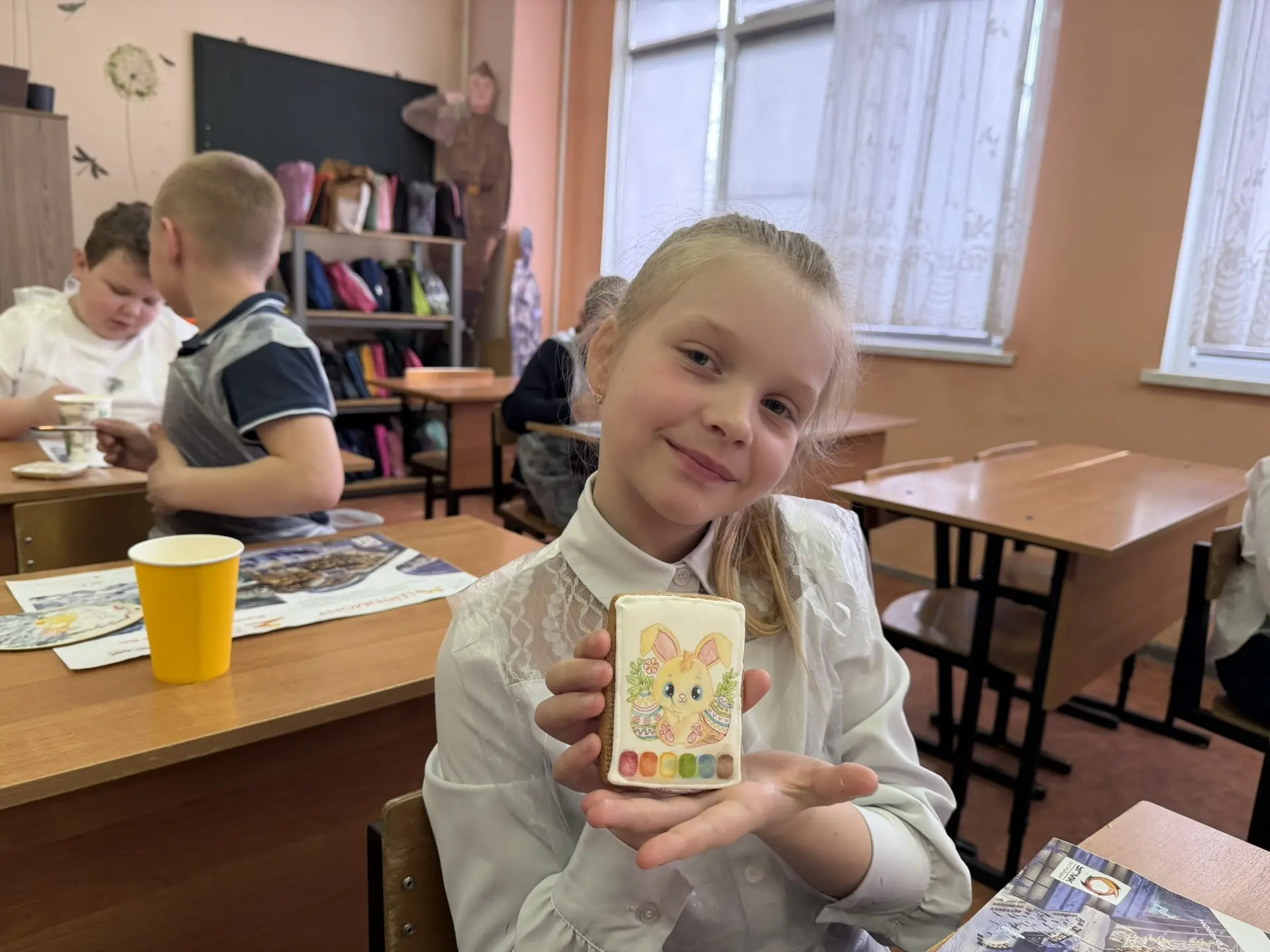 🍪✨ Пряничное настроение и пасхальные чудеса в школе!  В преддверии светлого праздника Пасхи пришел в