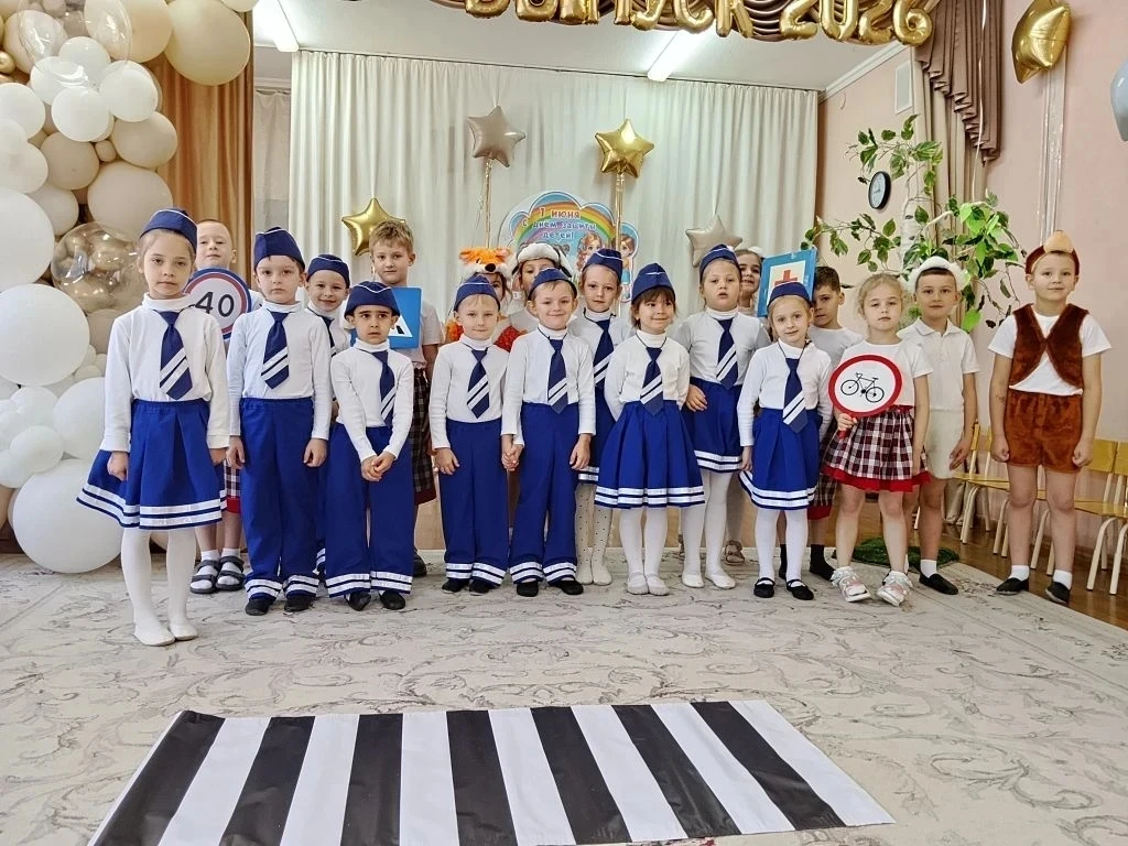 🎭 Светофор, зебра и знаки — в театре по ПДД!  
В рамках "Декады безопасности дорожного движения" от