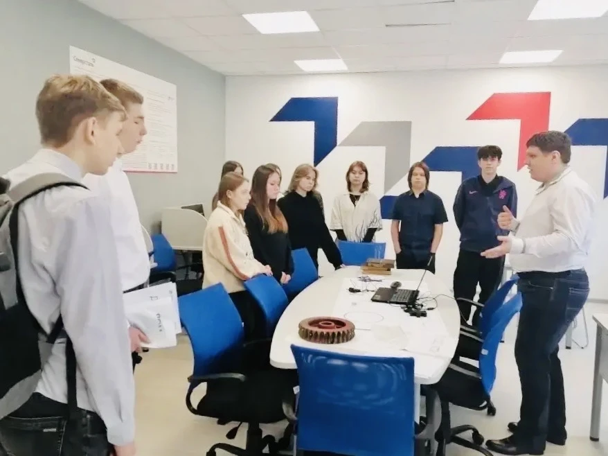 🎓🏫Одиннадцатиклассники образовательного комплекса «СтартУМ» сегодня посетили день открытых дверей в 