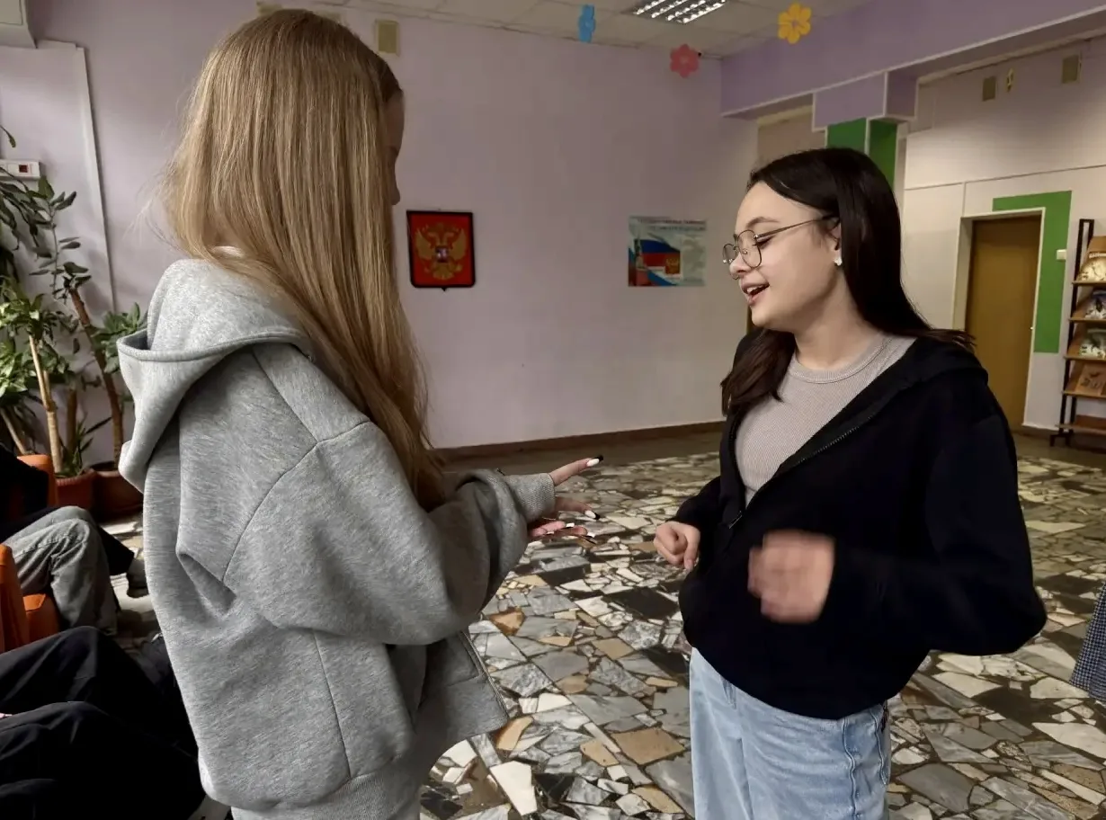 ✊✌️🖐️ Камень, ножницы, бумага — игра, которая захватила всю школу!  Вчера во всех корпусах было шумн